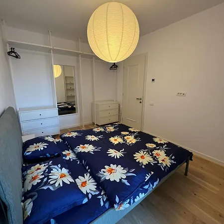 Monarch 1 P&p Lägenhet