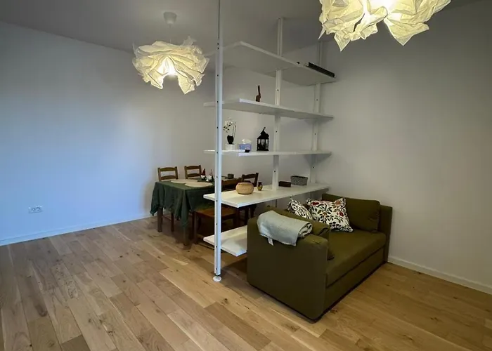 Monarch 1 P&p * Timişoara